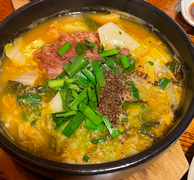 HanBat signature dishes Sul Rung Tang
Sam Gye Tang
Gobdol Bi Bim Bab